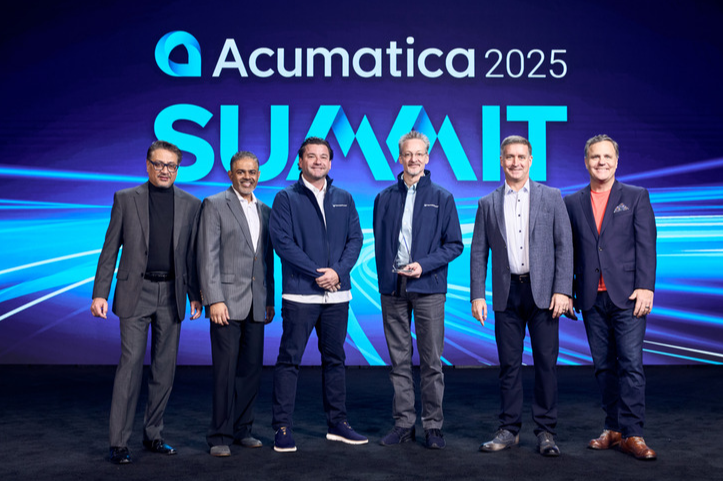 Group photo of award recipients and executives at Acumatica Summit 2025, celebrating Bennett/Porter's innovation and excellence in cloud ERP solutions; particularly for Retail and eCommerce. The stage backdrop displays the “Acumatica 2025 SUMMIT” branding.